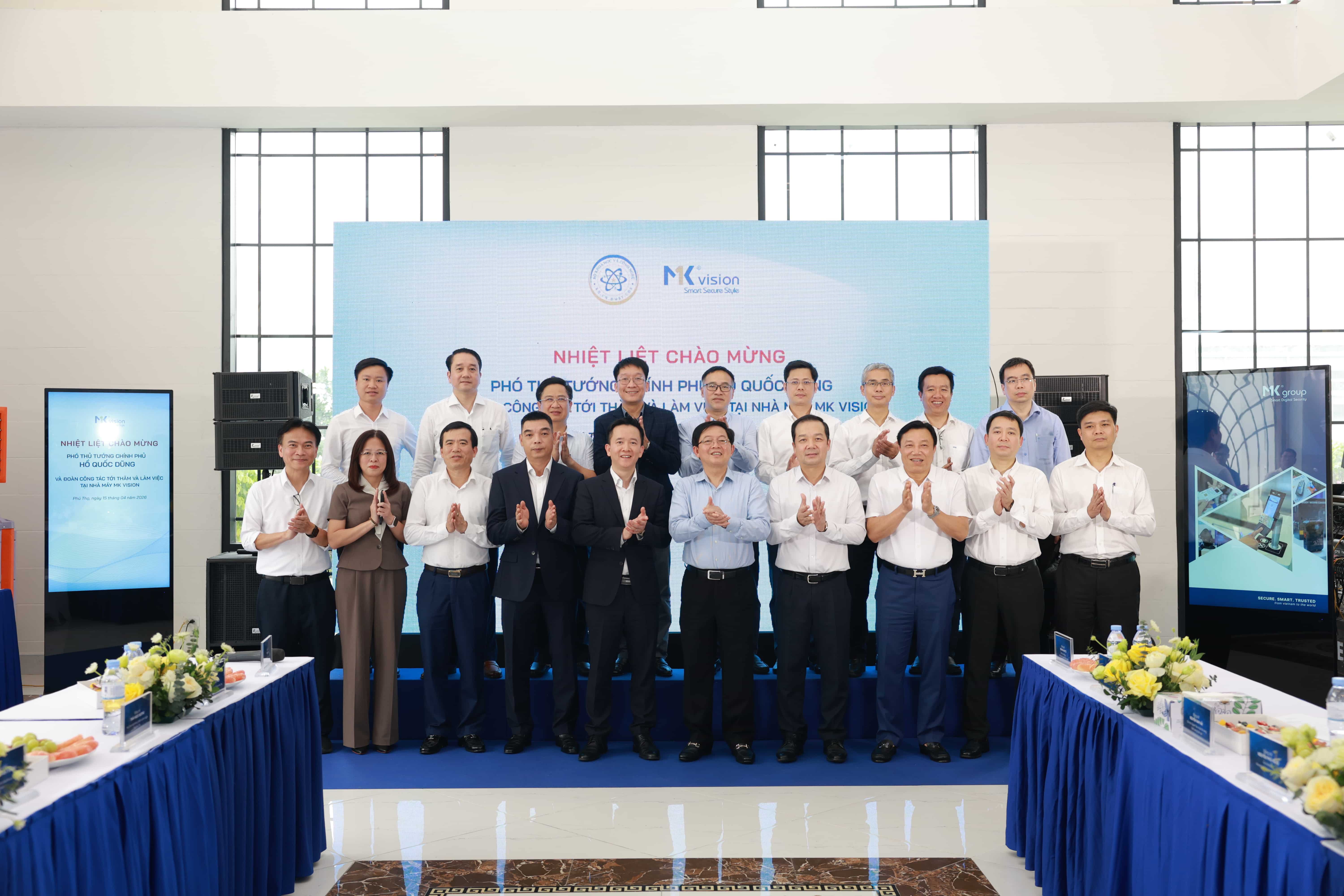 MK VISION VINH DỰ ĐÓN TIẾP PHÓ THỦ TƯỚNG HỒ QUỐC DŨNG CÙNG ĐOÀN ĐẠI BIỂU TỚI THĂM VÀ LÀM VIỆC TẠI NHÀ MÁY